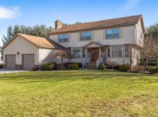 5 Castleton Ct, Manalapan, NJ 07726