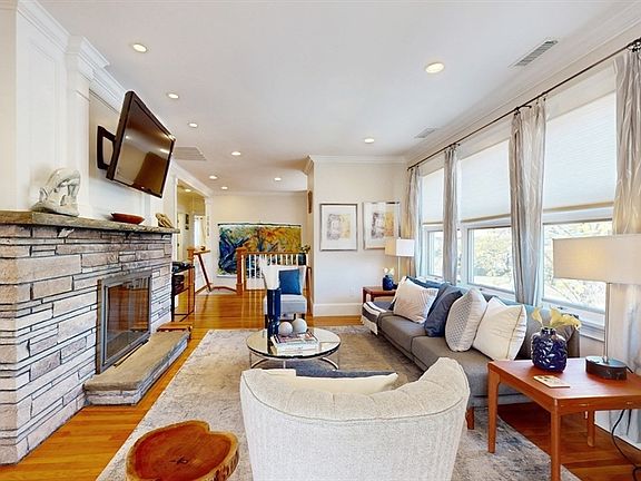 4th image of 95 Waltham St #95