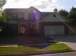 2706 Park Ridge Rd, Bloomington, IL 61704