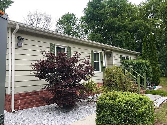 2nd image of 10 Leisure Ln
