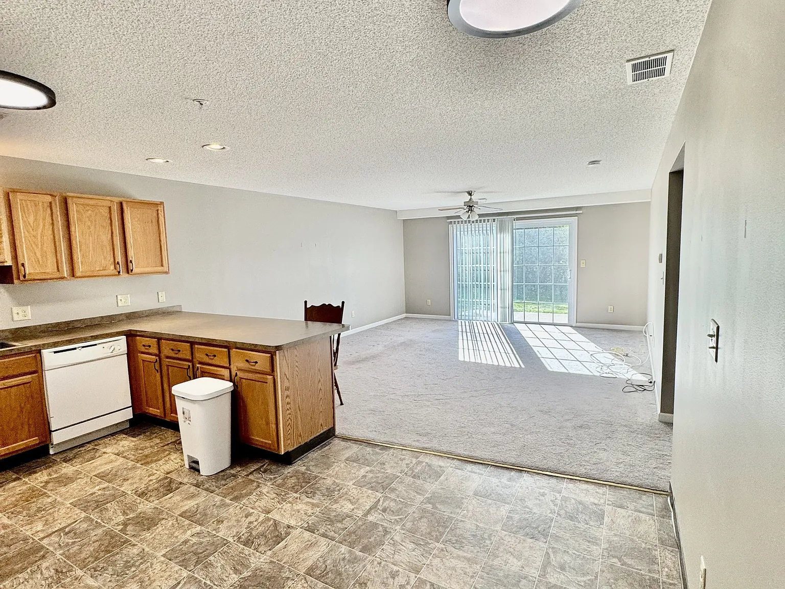 2 bed, 1.5 bath, 1400 sqft, $1,775 — Photo 3