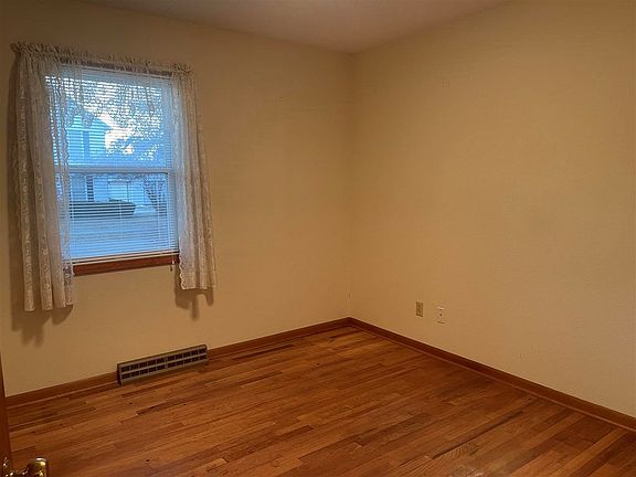 3rd image of 608 S 7th Ave
