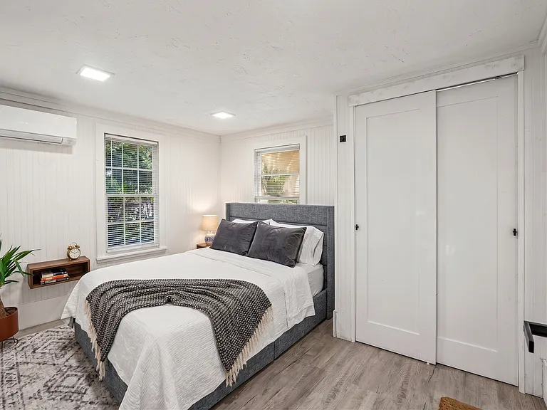 1017 SW 4th St — Photo 10