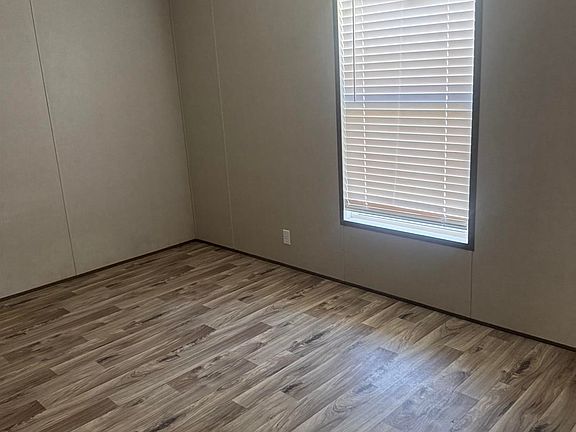 3rd image of 104 Wayside Dr
