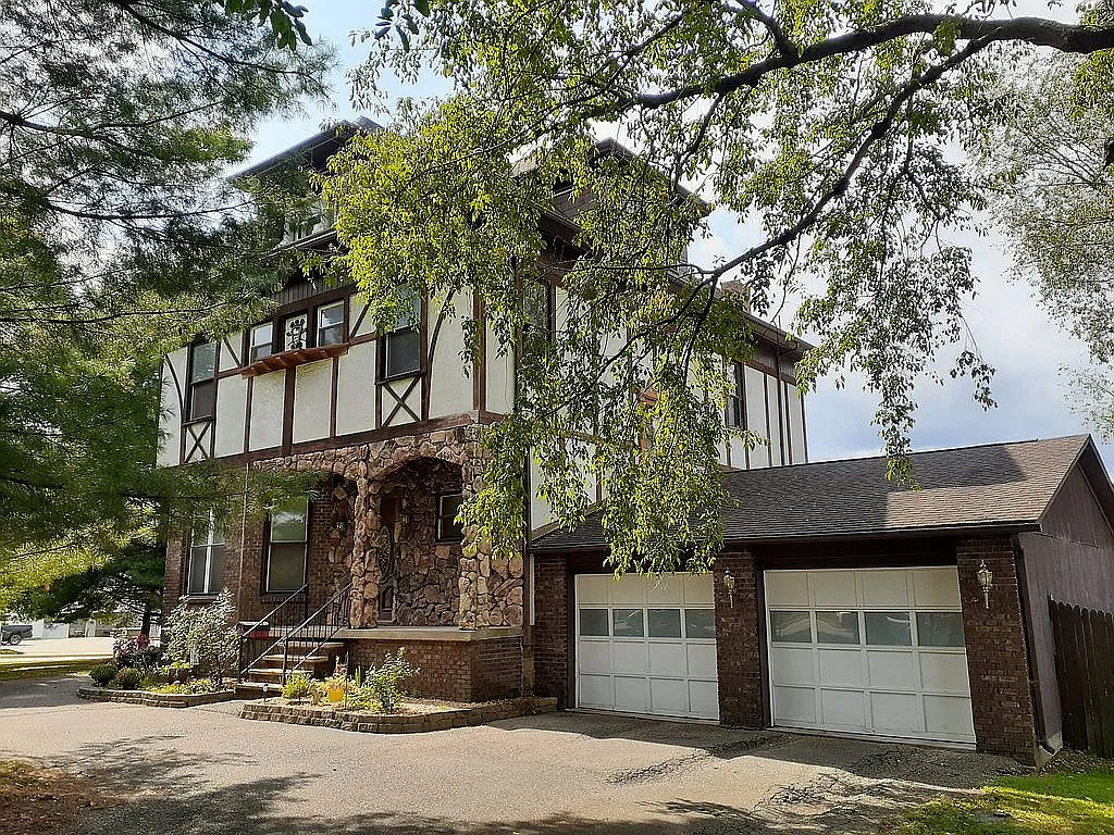 615 Wheeling Ave photo 1