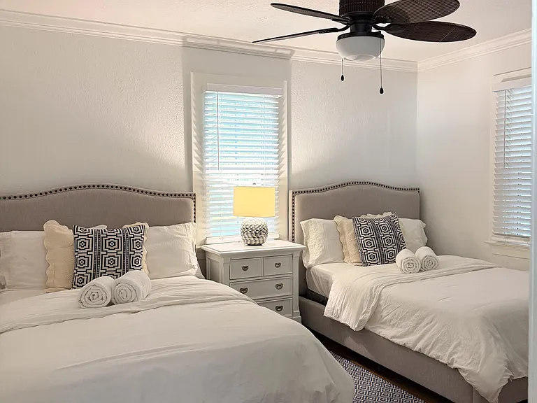 521 Hampton Rd — Photo 12