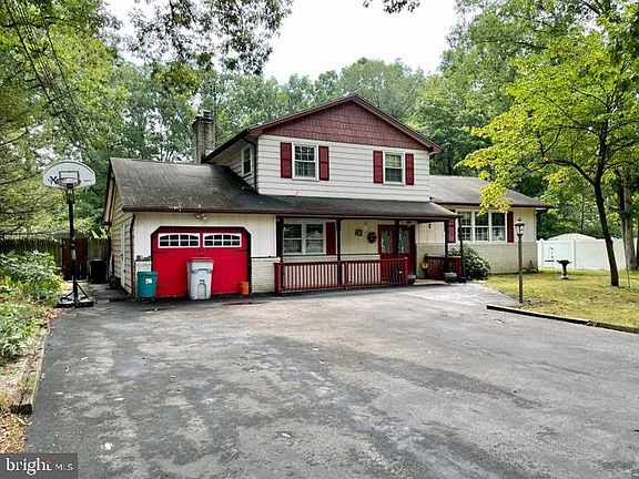 2nd image of 2443 Quail St