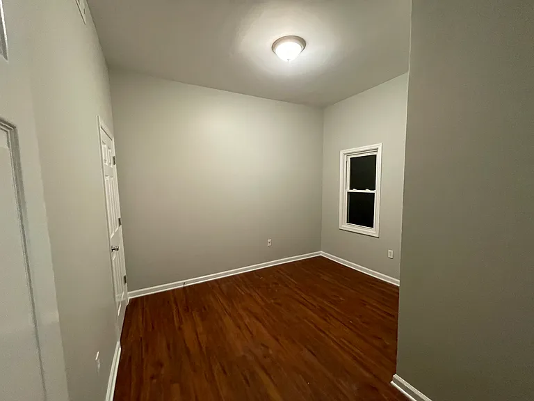 202 N Queen St — Photo 22
