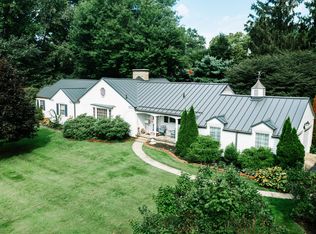 886 N Village Dr, Newark, OH 43055
