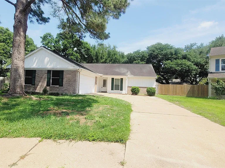 16002 Maple Acres Ct — Photo 1