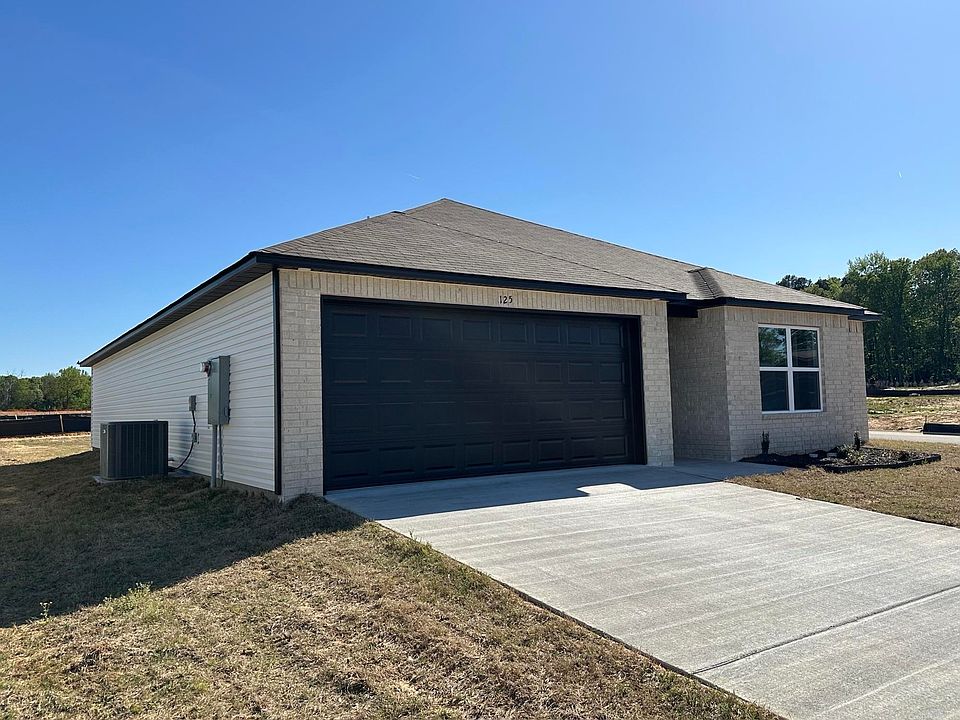 2nd image of 125 Kyndall Lauren Ln