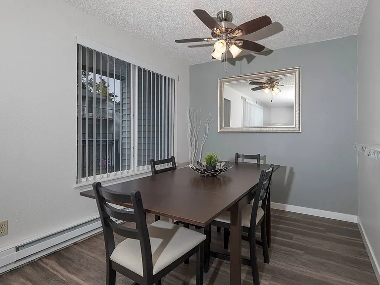 Solana Apartments — Photo 10