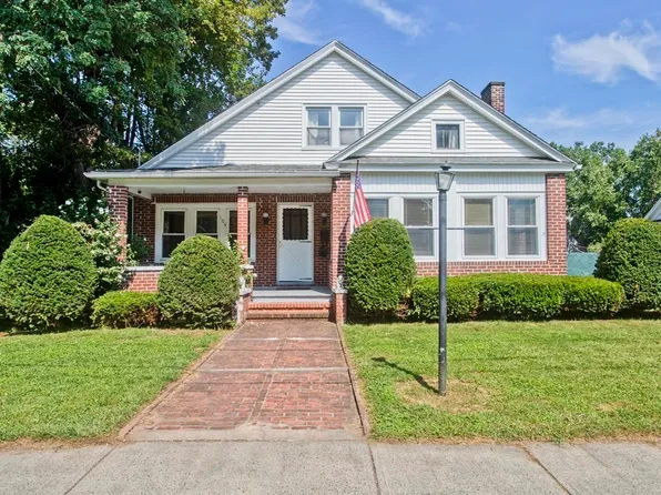 105 Dartmouth St, Holyoke, MA 01040