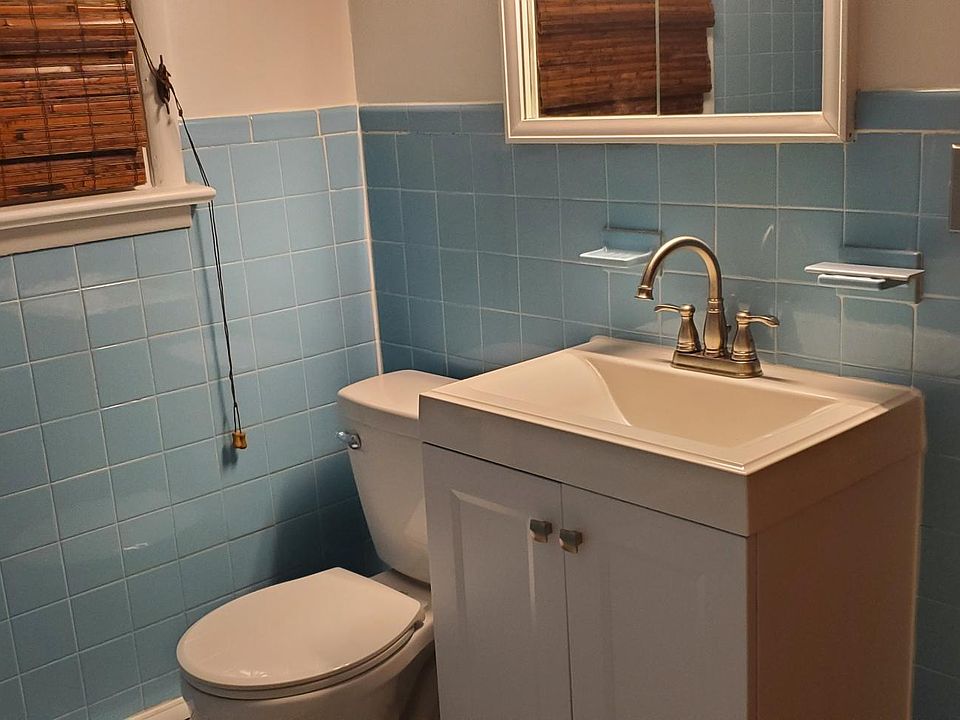 2nd image of 204 Vineyard Ave #T
