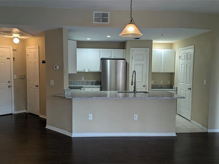 2000 Erving Cir #6202 — Photo 2