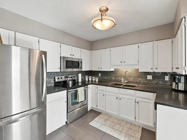32040 Tims Ave #212, Abbotsford, BC V2T 2H2