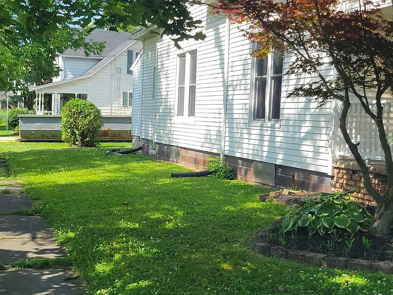 423 W Main St — Photo 3