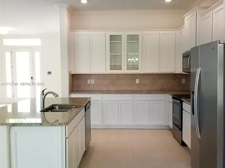 6555 Barbados Ct — Photo 15