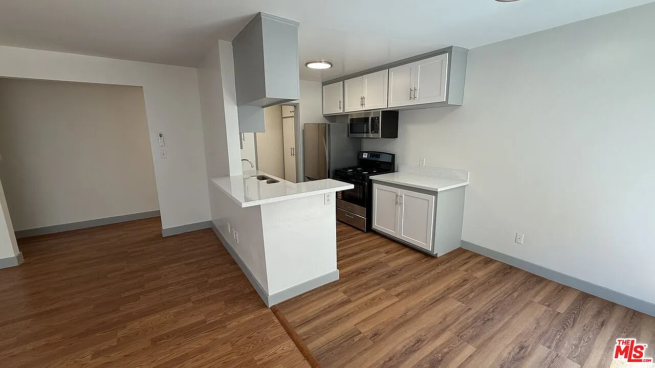2 bed, 1.5 bath, 1150 sqft, $3,295 — Photo 3