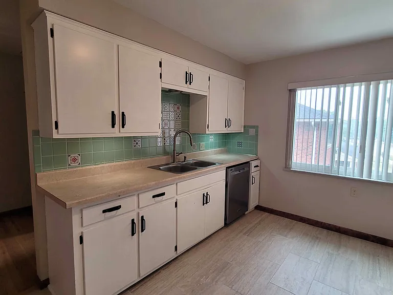 1682 Southbend Dr #2 — Photo 2