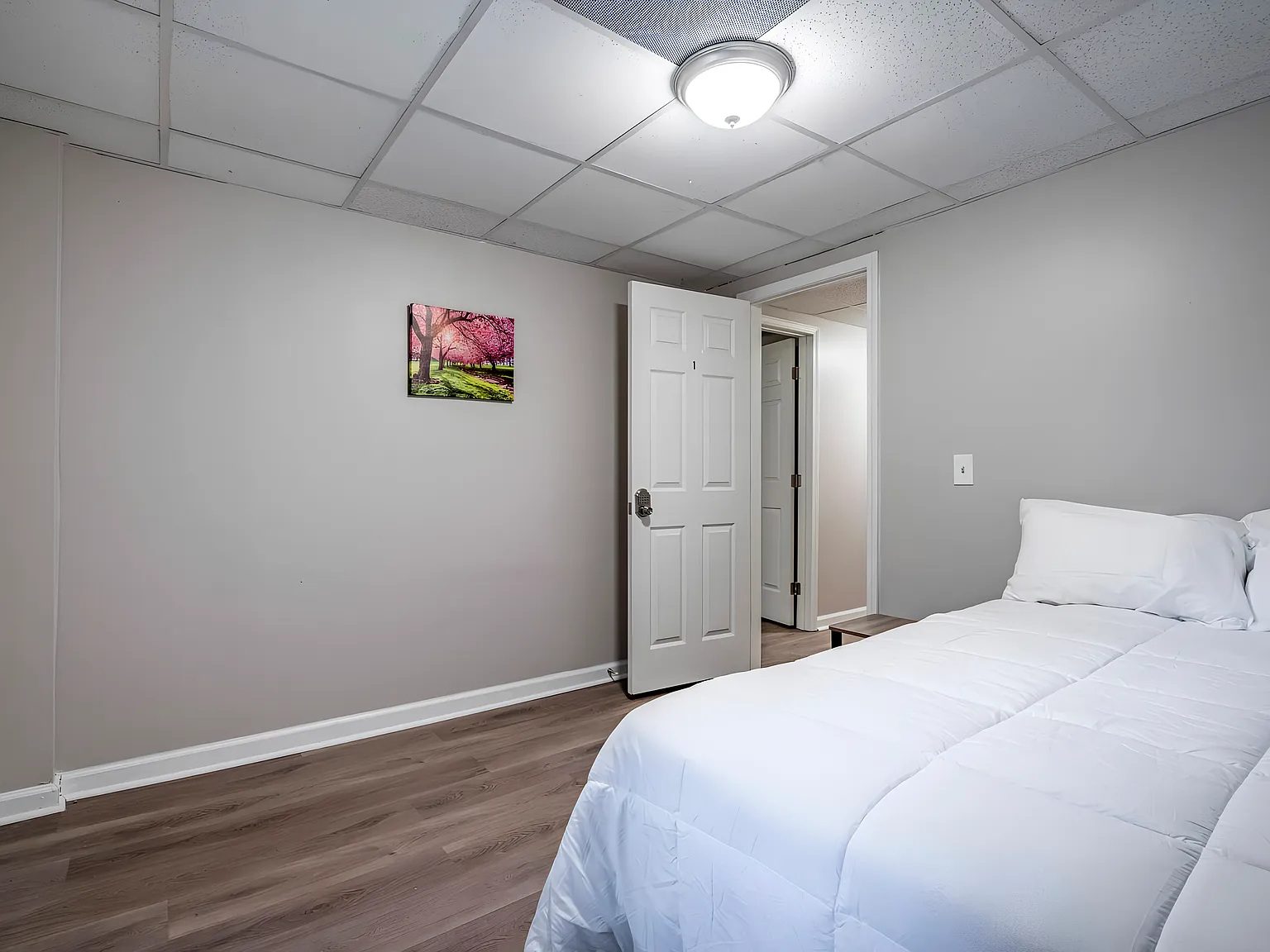 4 bed, 4.0 bath, 1080 sqft, $719 — Photo 2