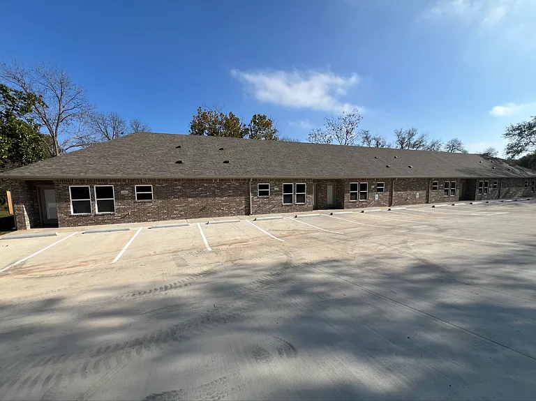 2602 Seaton St — Photo 3