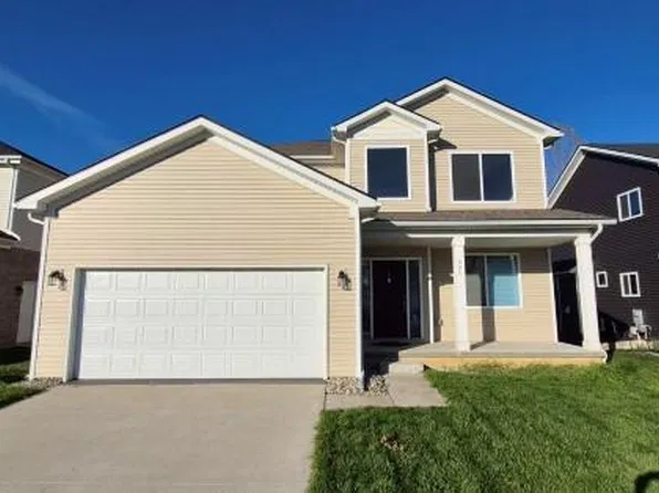 405 Edge Brook Dr, Holly, MI