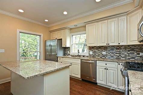 1217 Austin St Evanston IL-small-003-Kitchen-666x444-72dpi