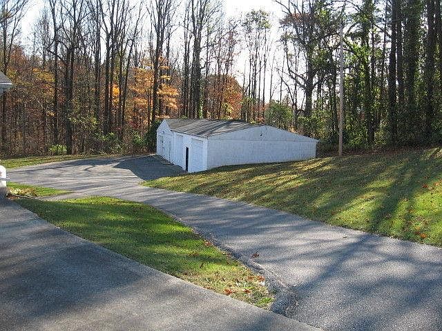 2nd image of 495 Dawnridge Ln