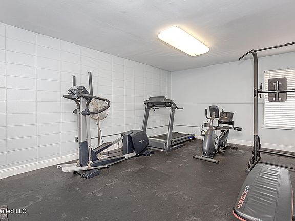 5th image of 2421 Beachview Dr