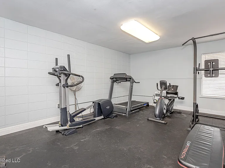 2421 Beachview Dr — Photo 49