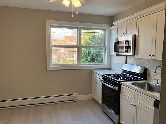 3rd image of 84 Dongan Ave