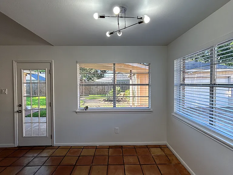 Breakfast room with large windows