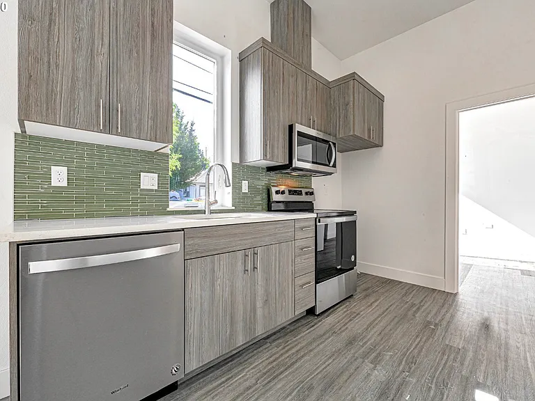 4130 NE Garfield Ave #203 — Photo 6