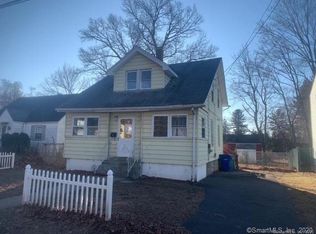 93 Wade Ave, Bloomfield, CT 06002