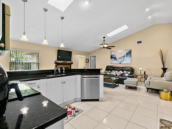 4th image of 3765 Long Grove Ln