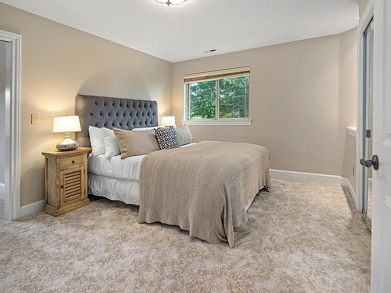 Bedroom of 2 room suite