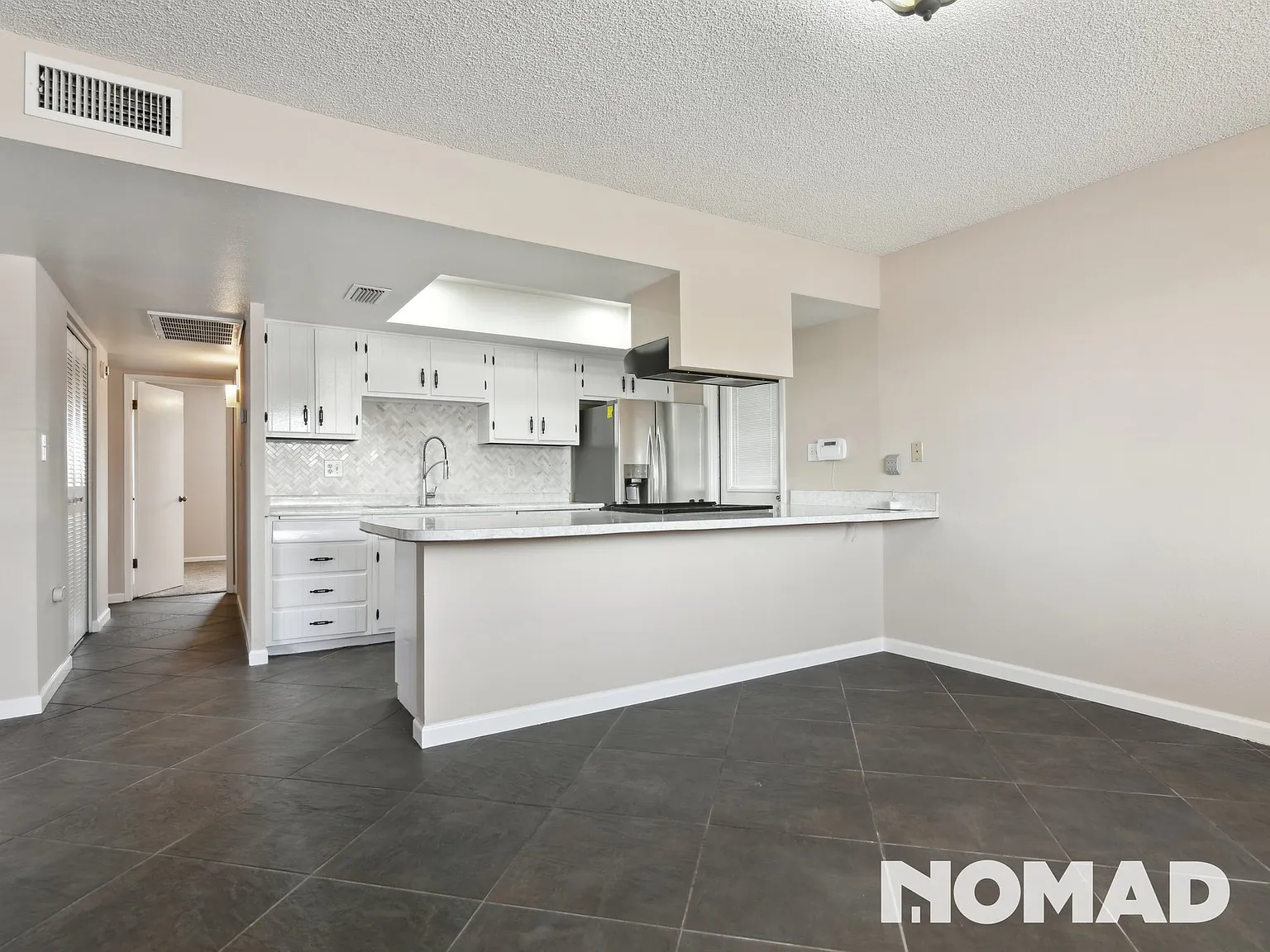 3 bed, 1374 sqft, $2,300 — Photo 4