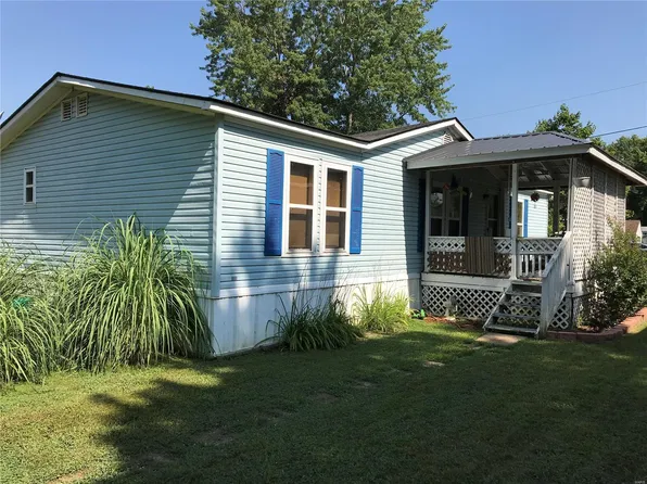 8406 Village Green Dr, Cedar Hill, MO 63016