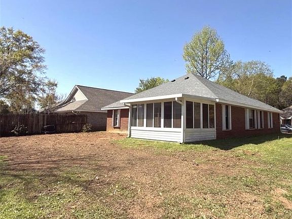 3rd image of 108 Davison Loop