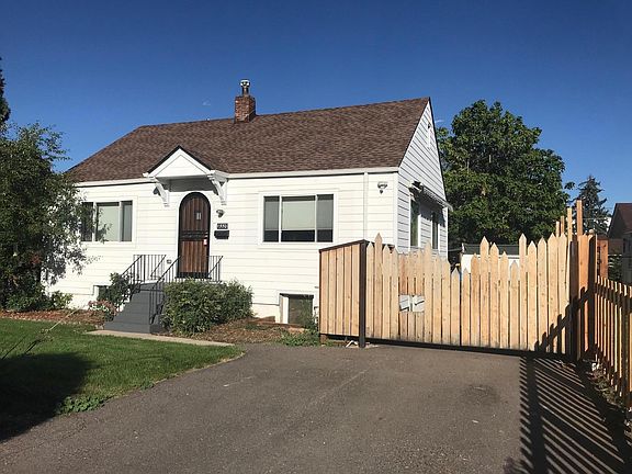 (2) parking spots available for you. (1) Spot behind gate, (1) spot in driveway.