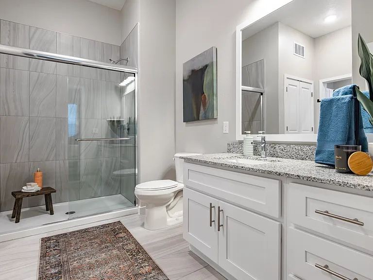 Aston Park Luxury Apartments — Photo 25