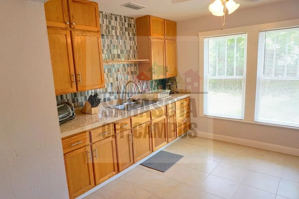 3 bed, 1200 sqft, $1,050 — Photo 3
