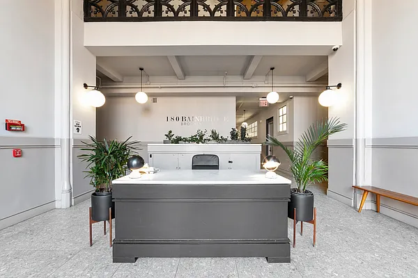 Rented by EXR | media 33