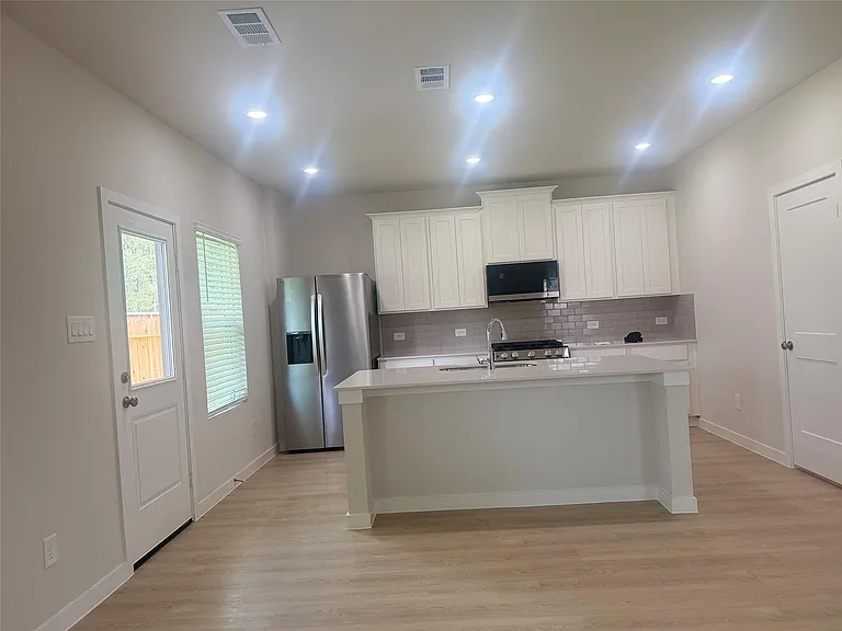 7942 Alset Dr — Photo 4
