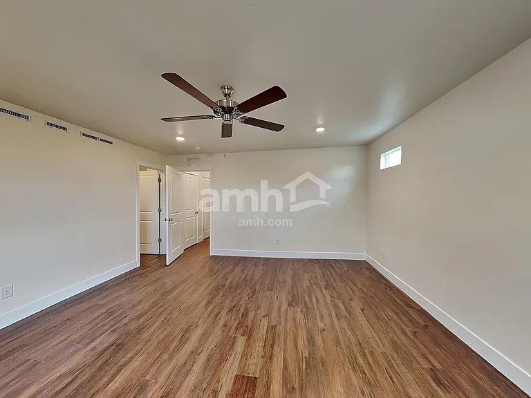 1052 S Woodsome Ave — Photo 7