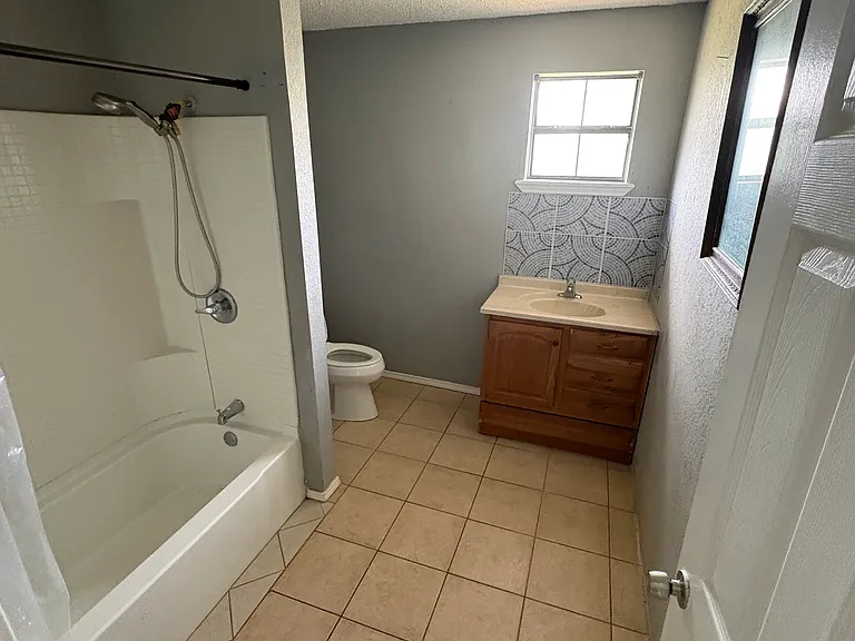 160 Elena St — Photo 6