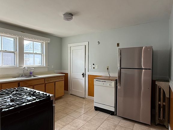 2nd image of 23 Jonathan St #2