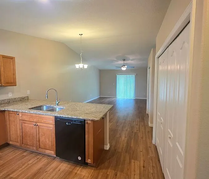9096 N Peachtree Way — Photo 2