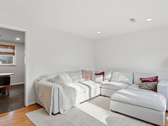 4th image of 7524 Gary Rd